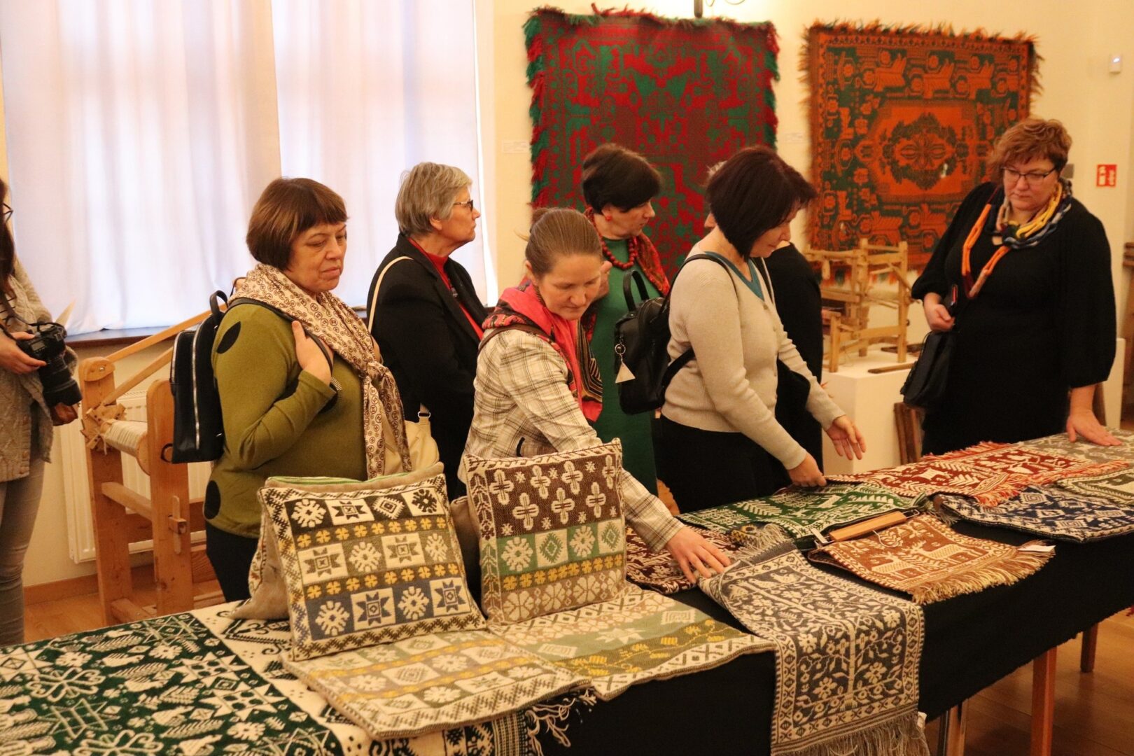 Wystawa tradycyjnych tkanin w Grajewie