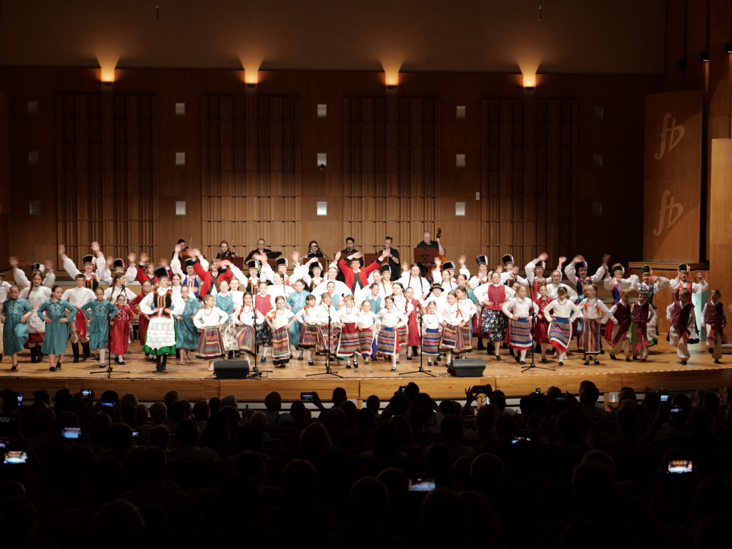 Koncert Grup Dziecięcych ZPiT Kurpie Zielone